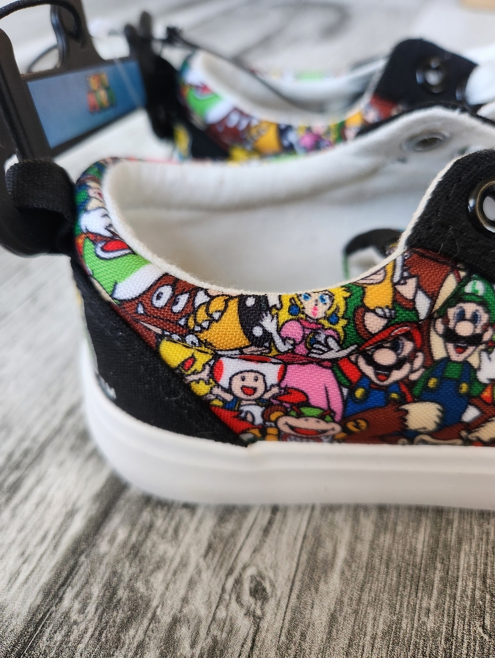 Official Nintendo Ground Up Super Mario Bros Shoes Size 11 Kids - Picture 3 of 9